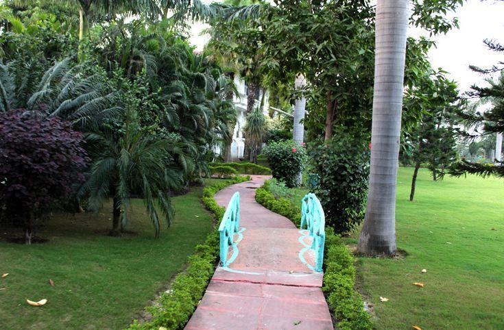 Gajraula Haveli Resort Exteriör bild